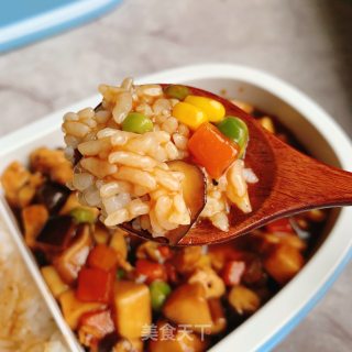 黑椒菌菇鸡肉饭的做法步骤：1