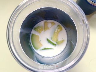 藜麦牛油果奶昔的做法步骤：7