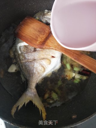 红烧鲳鱼的做法步骤：11