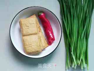 韭菜炒香干的做法步骤：1