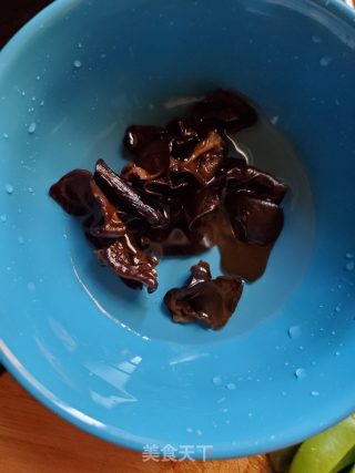 山药炒甜豆黑木耳的做法步骤：1