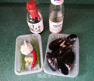 蒜香青口贝的做法步骤：1