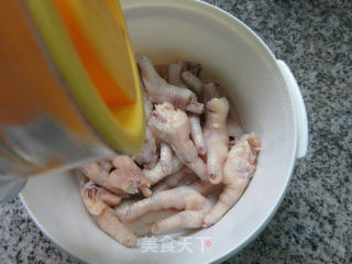 酸辣鸡爪的做法步骤：7