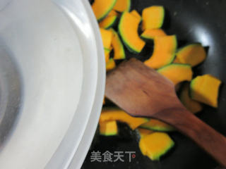洋葱炒日本南瓜的做法步骤：3