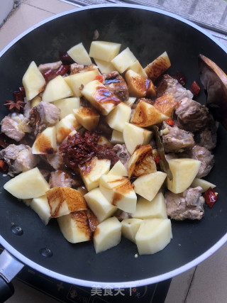 土豆焖排骨的做法步骤：11