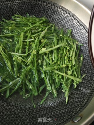 花肉炒扁豆丝的做法步骤：5