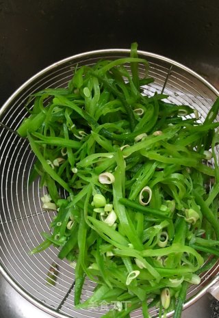 花肉炒扁豆丝的做法步骤：8