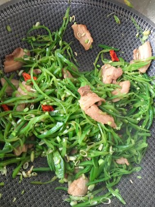花肉炒扁豆丝的做法步骤：16