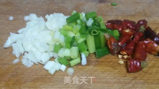 包菜炒木耳的做法步骤：2
