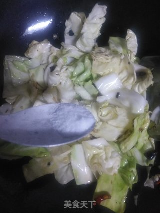 包菜炒木耳的做法步骤：7