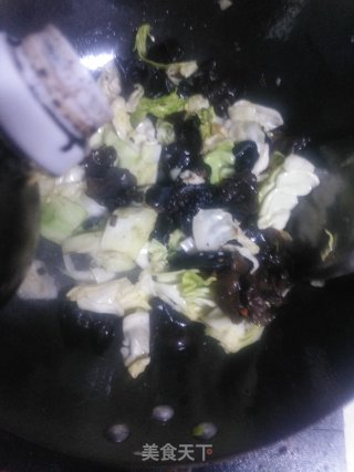 包菜炒木耳的做法步骤：10