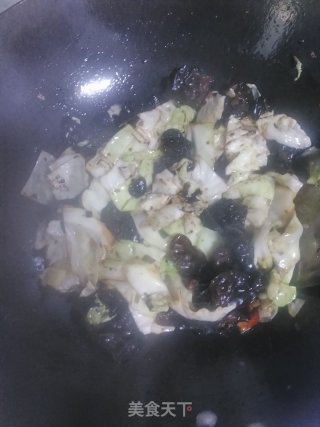 包菜炒木耳的做法步骤：11