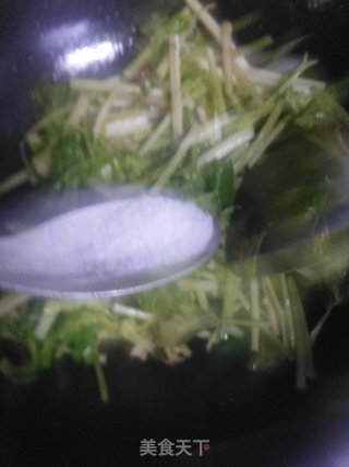 芹菜炒肉丝的做法步骤：9