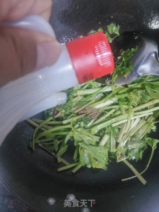 芹菜炒肉丝的做法步骤：11
