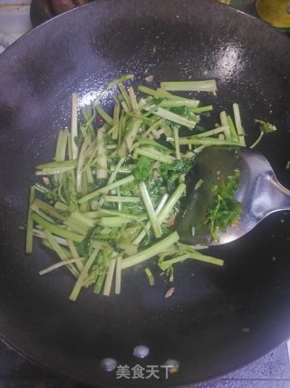 芹菜炒肉丝的做法步骤：12
