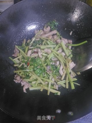 芹菜炒肉丝的做法步骤：13