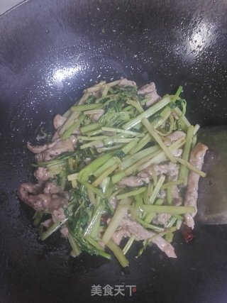 芹菜炒肉丝的做法步骤：15