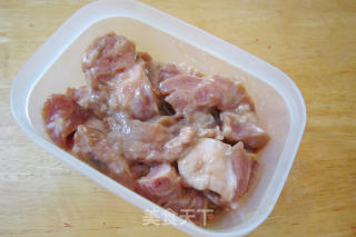 避风塘式蒜香排骨--家常下饭菜的做法步骤：1