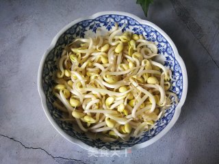 黄豆芽炒水晶粉的做法步骤：1