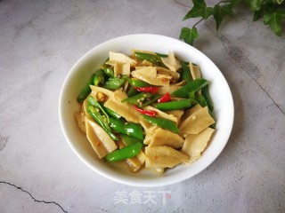 尖椒炒面筋的做法步骤：9