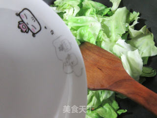 鸡蛋干炒包心菜的做法步骤：5