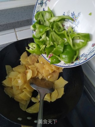 辣椒炒土豆片的做法步骤：4
