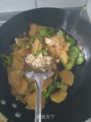 辣椒炒土豆片的做法步骤：5