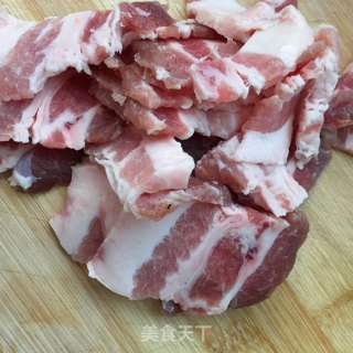 花肉炒韩式辣白菜的做法步骤：2
