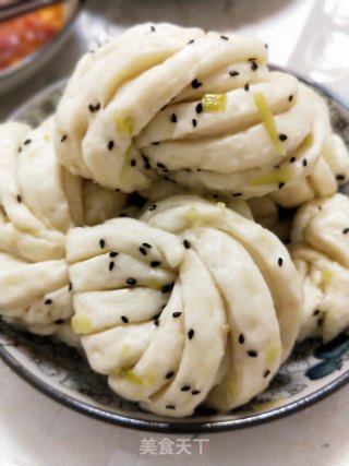 葱油黑芝麻花卷的做法步骤：11