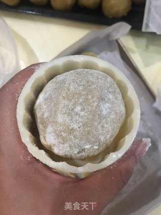 菠萝水果味月饼的做法步骤：6