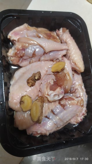 鸡中翅的做法步骤：1