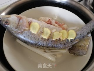 清蒸鲈鱼的做法步骤：6