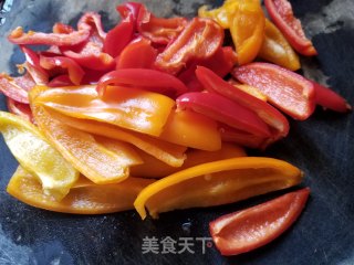 甜椒炒苦瓜的做法步骤：2