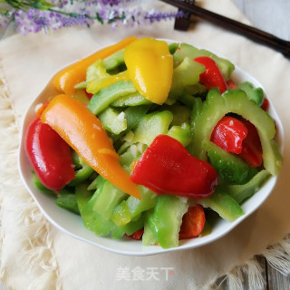 甜椒炒苦瓜的做法步骤：7