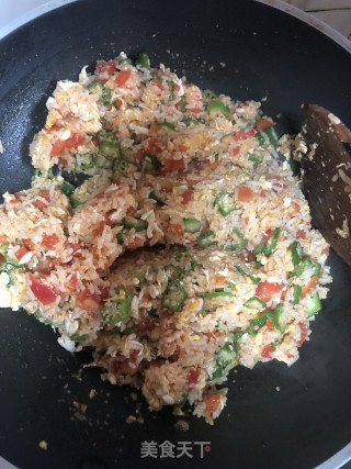 番茄秋葵炒饭的做法步骤：13