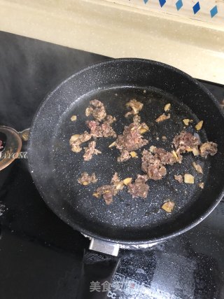 茄盅牛肉青豆玉米碎的做法步骤：2