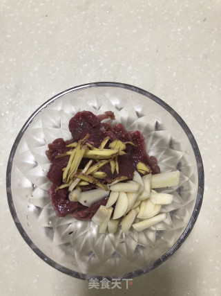 番茄牛肉玉米羹的做法步骤：1