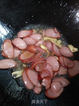 牛肉肠炒韭菜花的做法步骤：4