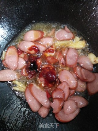 牛肉肠炒韭菜花的做法步骤：5