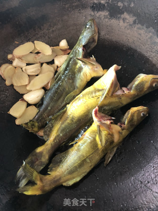 黄骨鱼汤的做法步骤：2