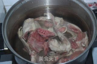 #家常下饭菜#木耳胡萝卜鸽子汤的做法步骤：2