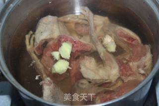 #家常下饭菜#木耳胡萝卜鸽子汤的做法步骤：4
