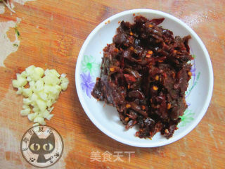 香辣菜焖豆腐的做法步骤：2