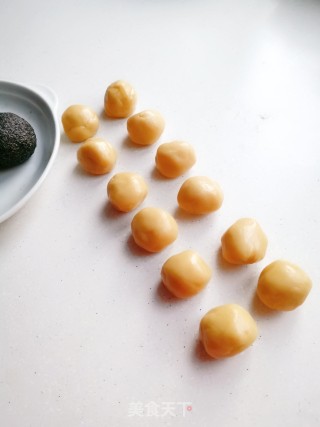 黑芝麻馅月饼的做法步骤：6