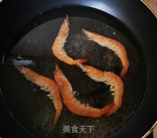 ????鲜虾清汤面????的做法步骤：3