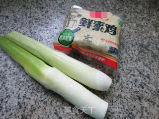茭白烧鲜素鸡的做法步骤：1