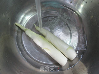 茭白烧鲜素鸡的做法步骤：2