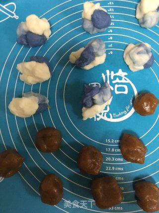 蝶豆花冰皮月饼的做法步骤：4