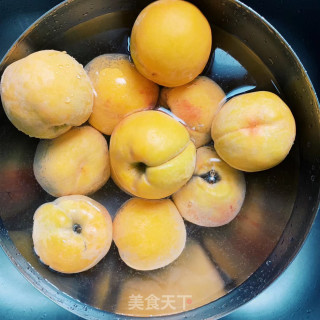 黄桃罐头的做法步骤：1