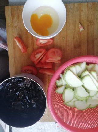 西葫芦炒时蔬的做法步骤：1